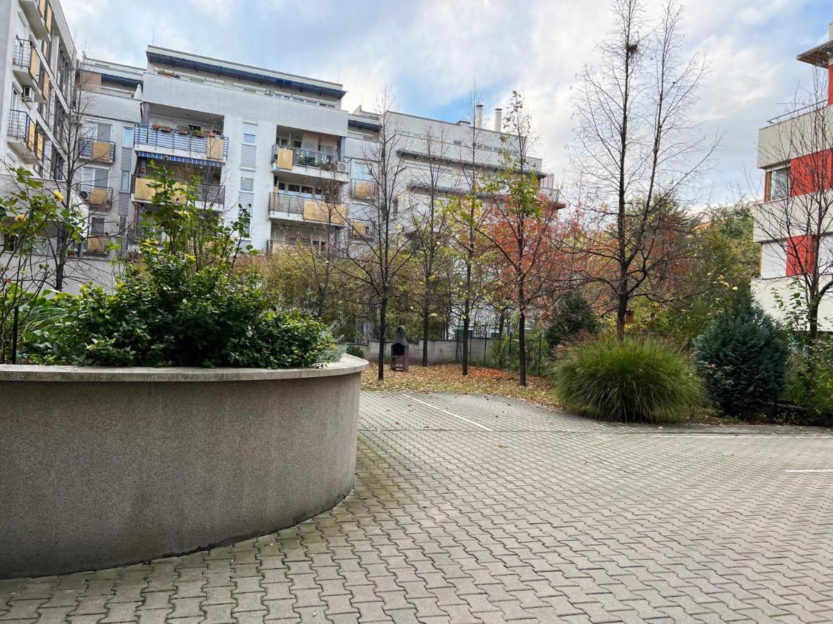 Center Budget Apartment Inside Free Parking Self Check-In Free Streaming Ac Balcony Budapest Exterior photo